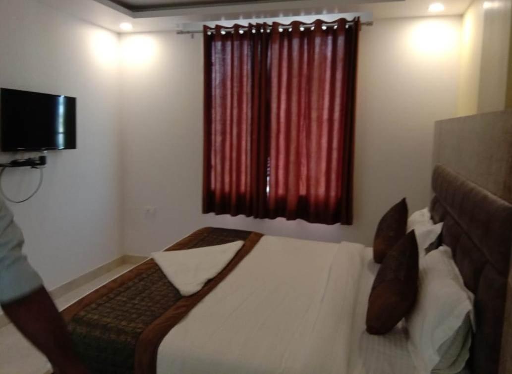 Hotel Broadway New Delhi Exterior photo