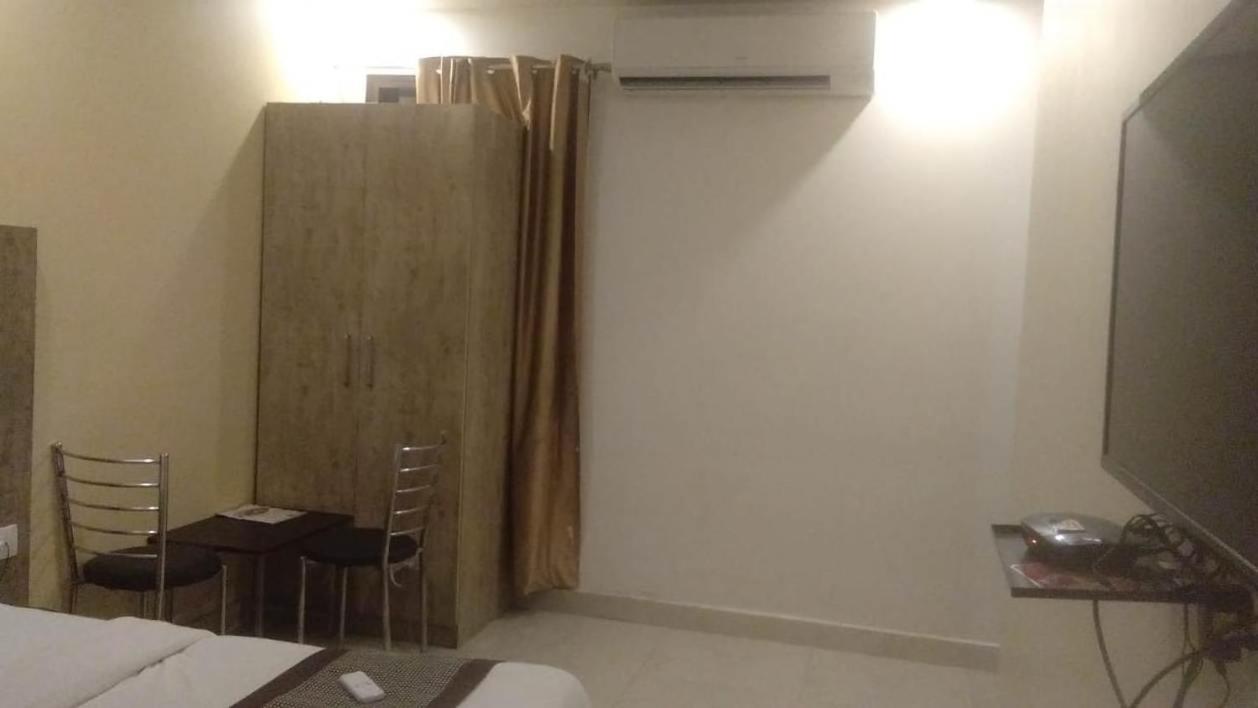 Hotel Broadway New Delhi Exterior photo